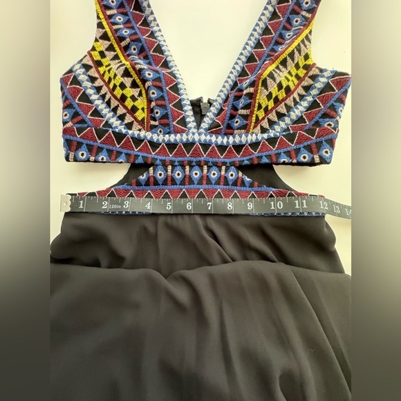 BCBG MaxAzria Boho Sleeveless Embroidered Cut Out Handkerchief Dress 0 - Picture 10 of 13
